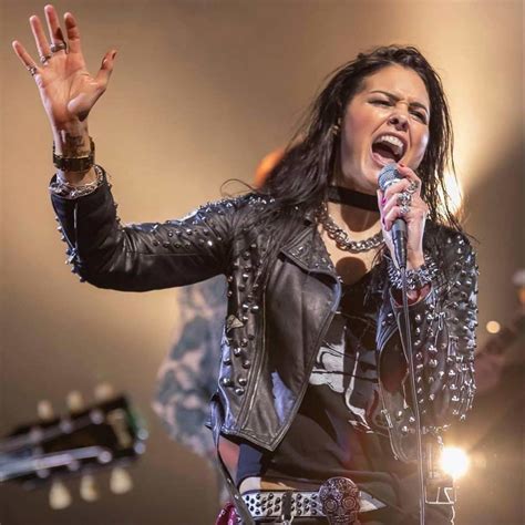 Bio - Nicole Nighthawk Music