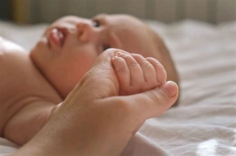 panduan lengkap terkini  sunat bayi perempuan