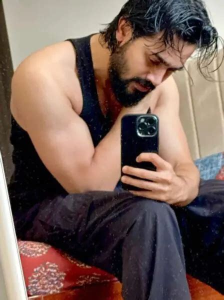bhuvan bam height  tall physique  biography neemtime
