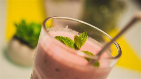 Inflammation Relief with a Carrot and Ginger Smoothie - 50 Friendly