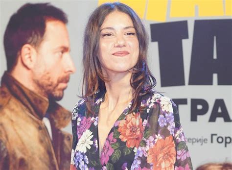 Jovana Gavrilović ima najromantičniju haljinu za zimski provod | Slika 1