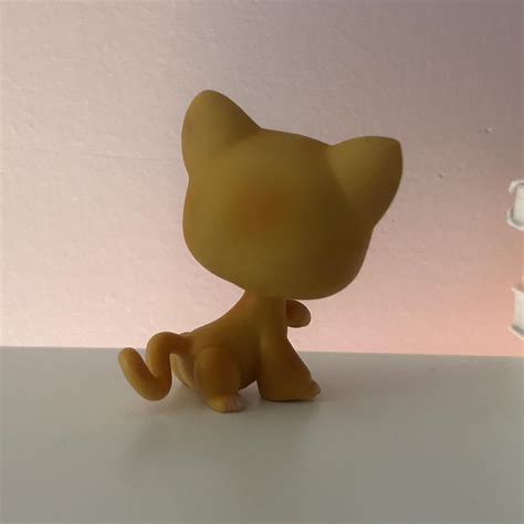 Authentic Littlest Pet Shop #11 Cat Comes in shown... - Depop