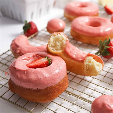 Strawberry Cream Donuts (small batch)