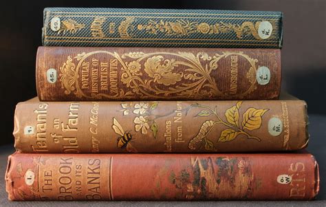 Муляжи книг и предметы интерьера