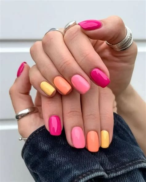 Summer Nail Colors Ideas 2025: Trendy Brights, Basics & Pastels for