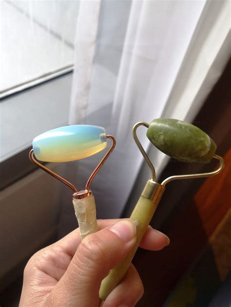 DO YOU REALLY NEED A FANCY JADE FACE ROLLER? | Benefits, Review, How-To
