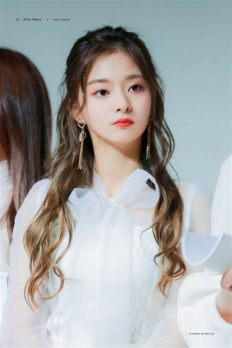 Cool Girl, Android Phone Wallpaper, Glass Shoes, Korean Women, Korean