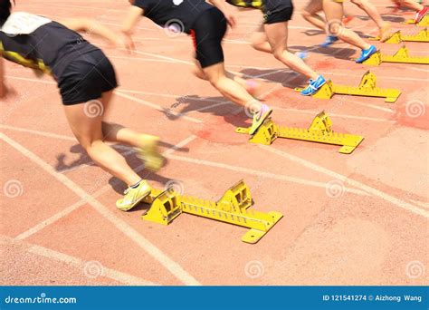 The athlete sprint start editorial stock image. Image of runner - 121541274