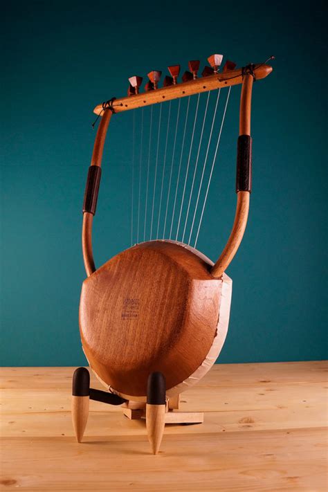 Lyre of Apollo (11 or 13 strings) – ancient Greek lyre | LUTHIEROS