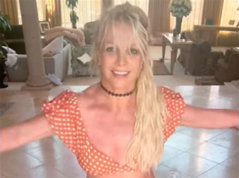 Britney Spears Dances With 'Fake' Knives In Concerning Video: Watch