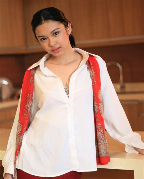 Aliya Raymundo - showing na po ang first movie ko ELEVATOR...