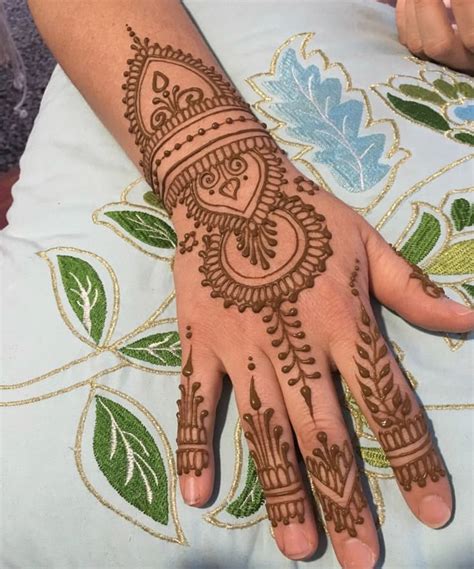 Stunning Palm Henna Designs for Your Next Event