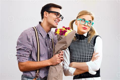 Nerdy man wants that her nerdy girlfriend forgive him because of