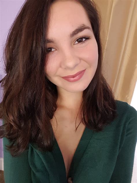 Picture tagged with: Brunette, Camgirl, Chaturbate, Lexxy - FAPcoholic.com