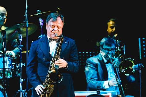icone  jazz internacional saxofonista igor butman se apresenta pela