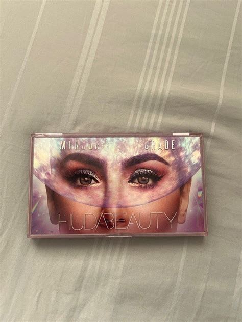 huda beauty mercury retrograde eyeshadow palette, Beauty & Personal ...