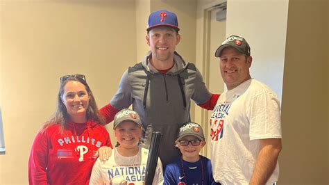 Phillies' Rhys Hoskins gets home run ball back from South Jersey man