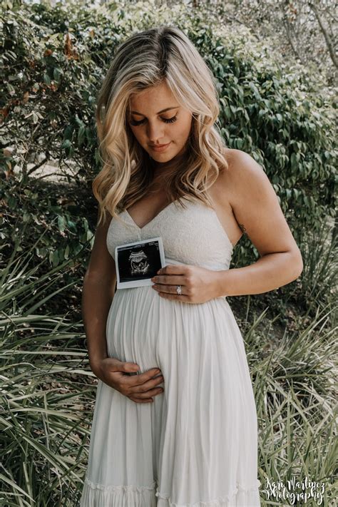 Alyssa chase adorable park announcement photos – Artofit