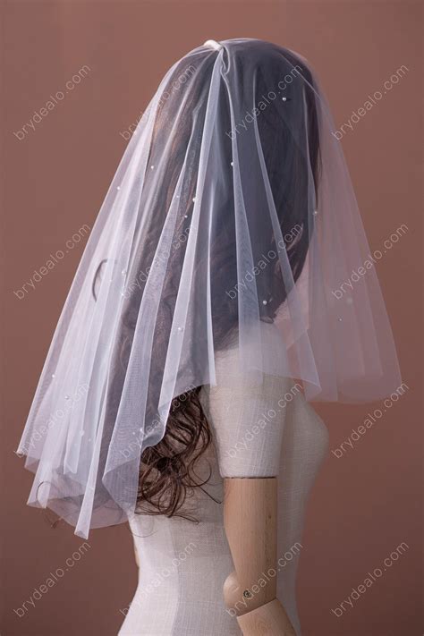Pretty Refined Pearls Shoulder Length Bridal Veil Online