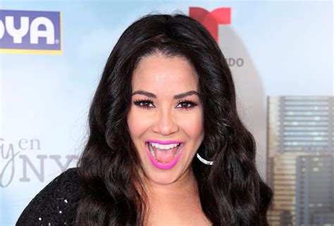 "¡Un movimiento sensual!": Carolina "Veneno" Sandoval mueve las caderas