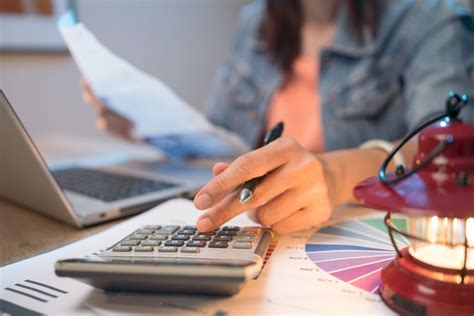 how to calculate critical value in statistics