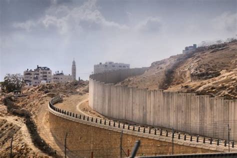 140+ Israeli West Bank Barrier Photos Stock Photos, Pictures & Royalty ...