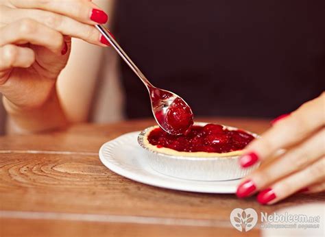 Калорийность вишни и ее диетические свойства