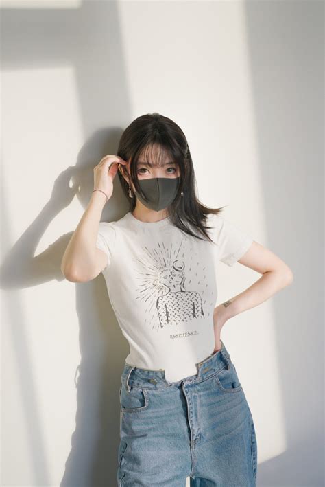 首度拿下黑色口罩！HongKong Doll 愚人節驚喜公開 "真實顏面"，令粉絲大讚：是戀愛的感覺 - COOL-STYLE 潮流生活網