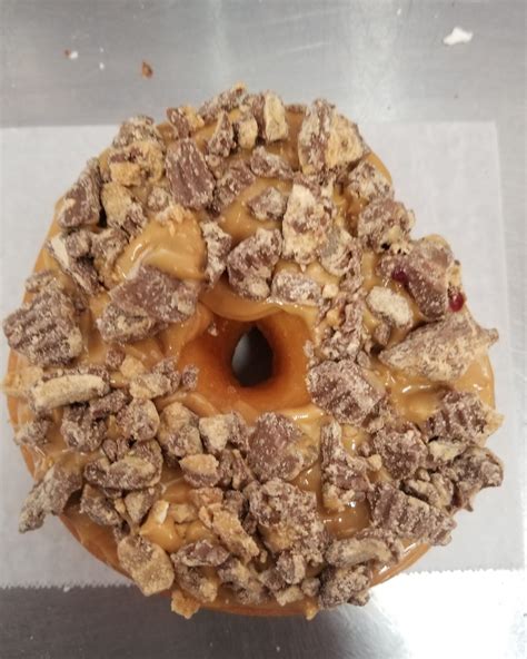 Customers are waiting outside dianna's bakery for the new donuts 3