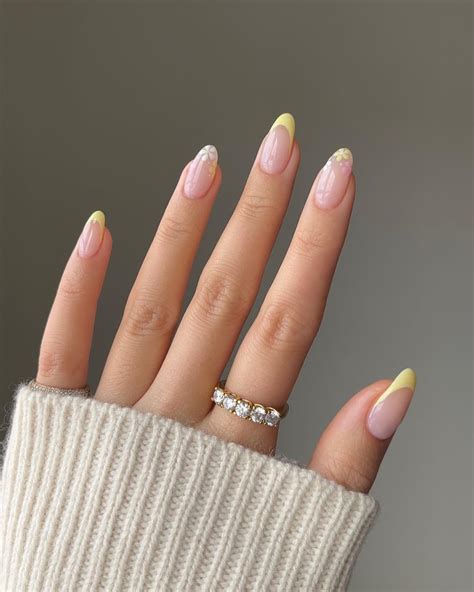43+ Must-Try Simple Summer Nail Ideas (2024) - DrExplains