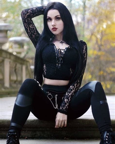 Cneajna on Instagram: “𝔗𝔢𝔪𝔭𝔱𝔞𝔱𝔦𝔬𝔫 𝔥𝔢𝔞𝔱 𝔟𝔢𝔞𝔱𝔰 𝔩𝔦𝔨𝔢 𝔞 𝔡𝔯𝔲𝔪 𝔇𝔢𝔢𝔭 𝔦𝔫 𝔶𝔬𝔲𝔯 ...
