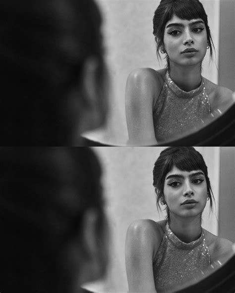 Gorgeous: Khushi Kapoor turns retro queen in black embellished saree