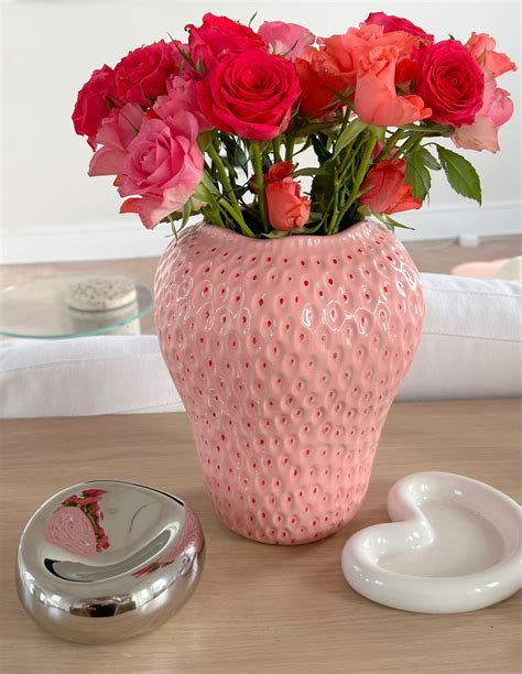 Ceramic Strawberry Vase: Elegant 3D Design for Modern Decor – THE