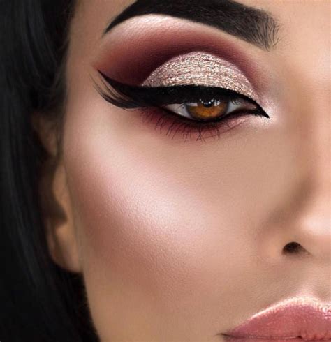 Eyeshadow Makeup - Perumperindo.co.id