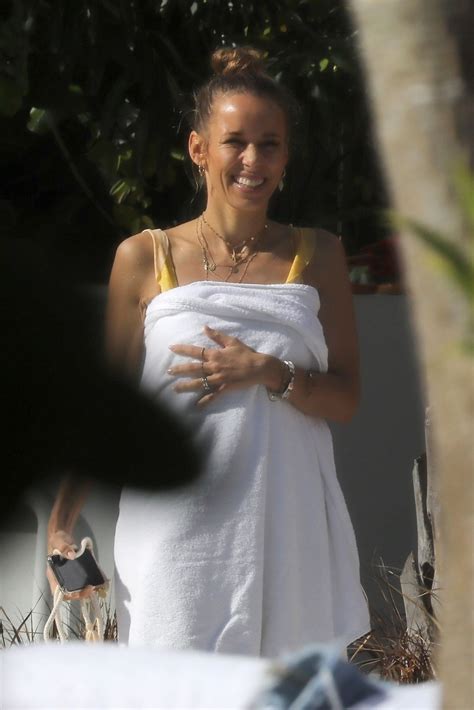 Annemarie Carpendale at a Hotel Pool in Miami 01/04/2021 • CelebMafia