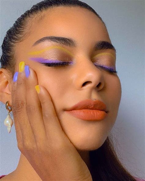 22 Pastel Eyeliner Styles to Elevate Your Spring Makeup