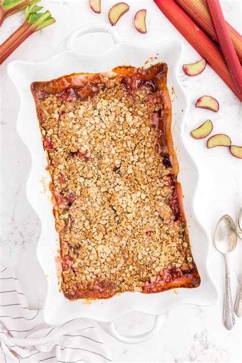 Easy Rhubarb Crisp - girl. Inspired.