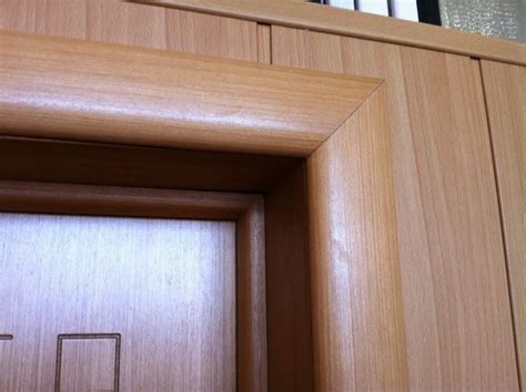 Узкие наличники для межкомнатных дверей в интерьере - 92 фото