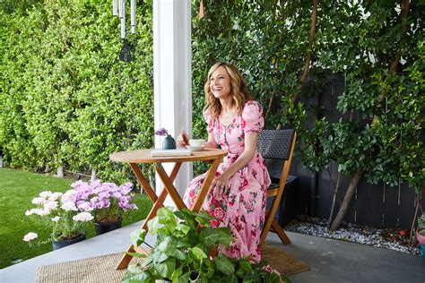Nikki Deloach Love And Other Drugs