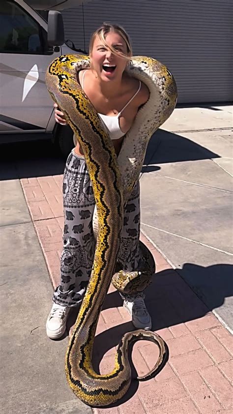 Laura Leon | How heavy and long do you think it is? 👀🗯️ | Instagram