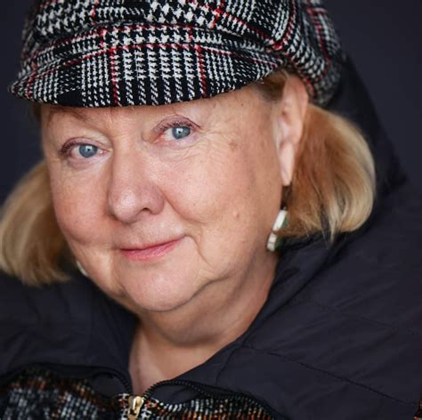 zasluzennaia artistka ukrainy  zvezda seriala kogda  doma nuzdaetsia