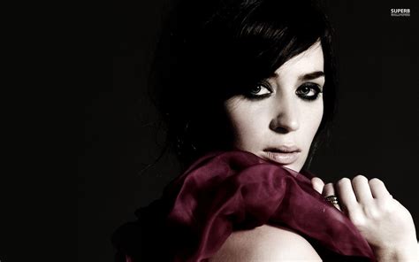 Emily Blunt Wallpapers - Wallpaper Cave
