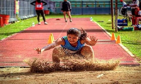 mendarat  benar  lompat jauh parboaboa