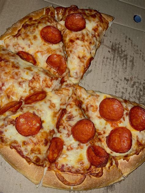Pepperoni pizza 🍕 | Food obsession, Yummy foodies, Food therapy