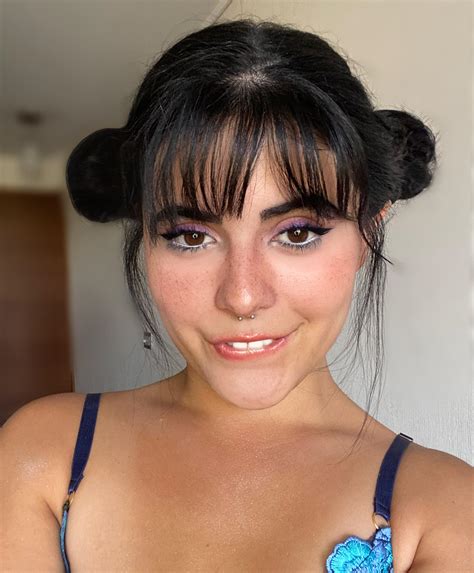 virtual hugs from 🇨🇱 : r/Faces