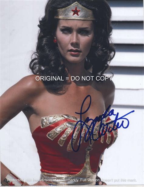 LYNDA CARTER - SEXY WONDER WOMAN TV 70S - HAND SIGNED AUTOGRAPHED PHOTO