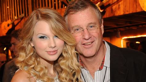 So, Taylor Swift’s Dad Made a Massive Amount of Money When Her Catalog ...