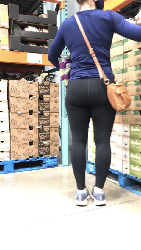 Milf with a fat ass 🙏🏼 - Spandex, Leggings & Yoga Pants - Forum