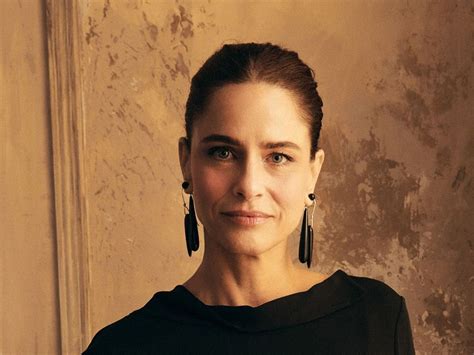 Amanda Peet Body