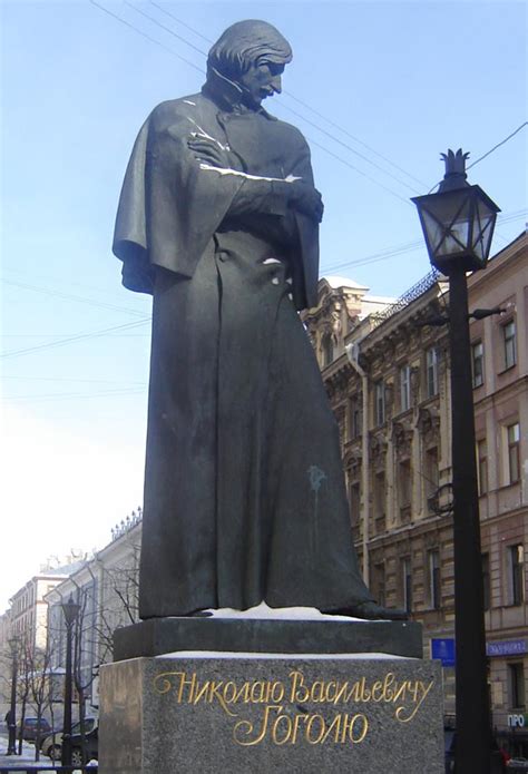 Памятник Гоголю в Санкт-Петербурге